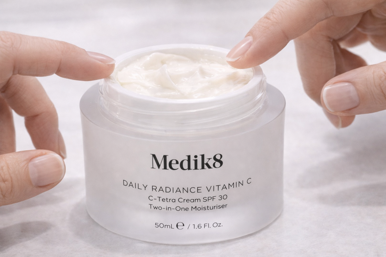 Dettaglio prodotto Medik8 con crema e texture